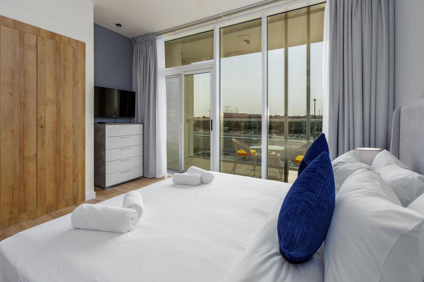 Family Friendly, 2br Townhouse In Rukan Community, Land - Allsopp & Allsopp Vakantiehuis Dubai